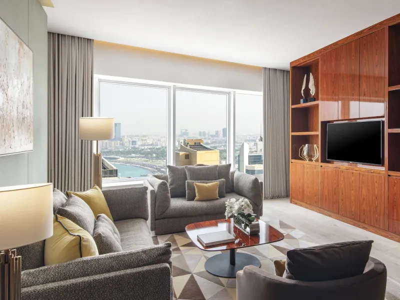 Doha in November: The Bentley Luxury Hotel and Suites 5★
