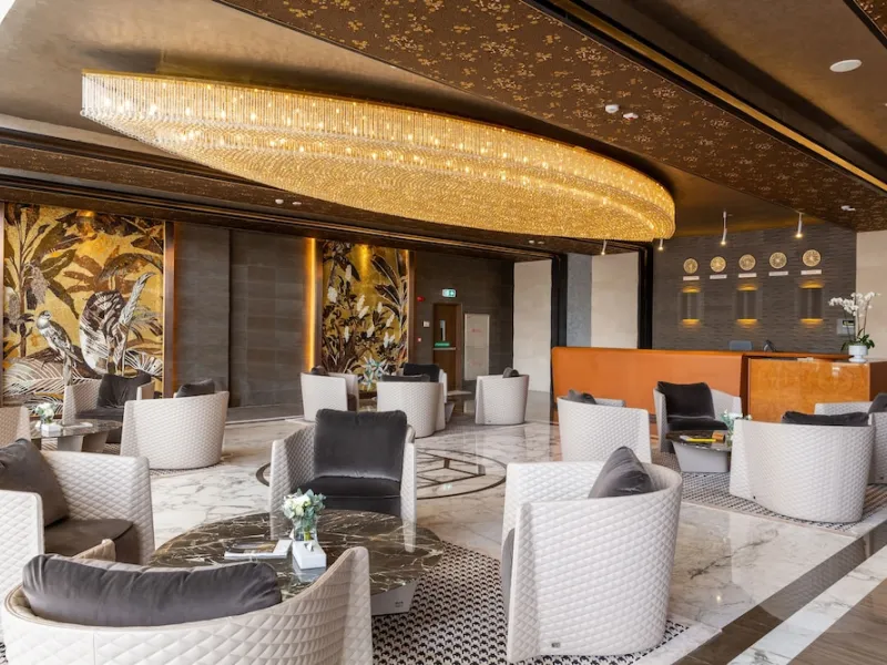 Doha in November: The Bentley Luxury Hotel and Suites 5★